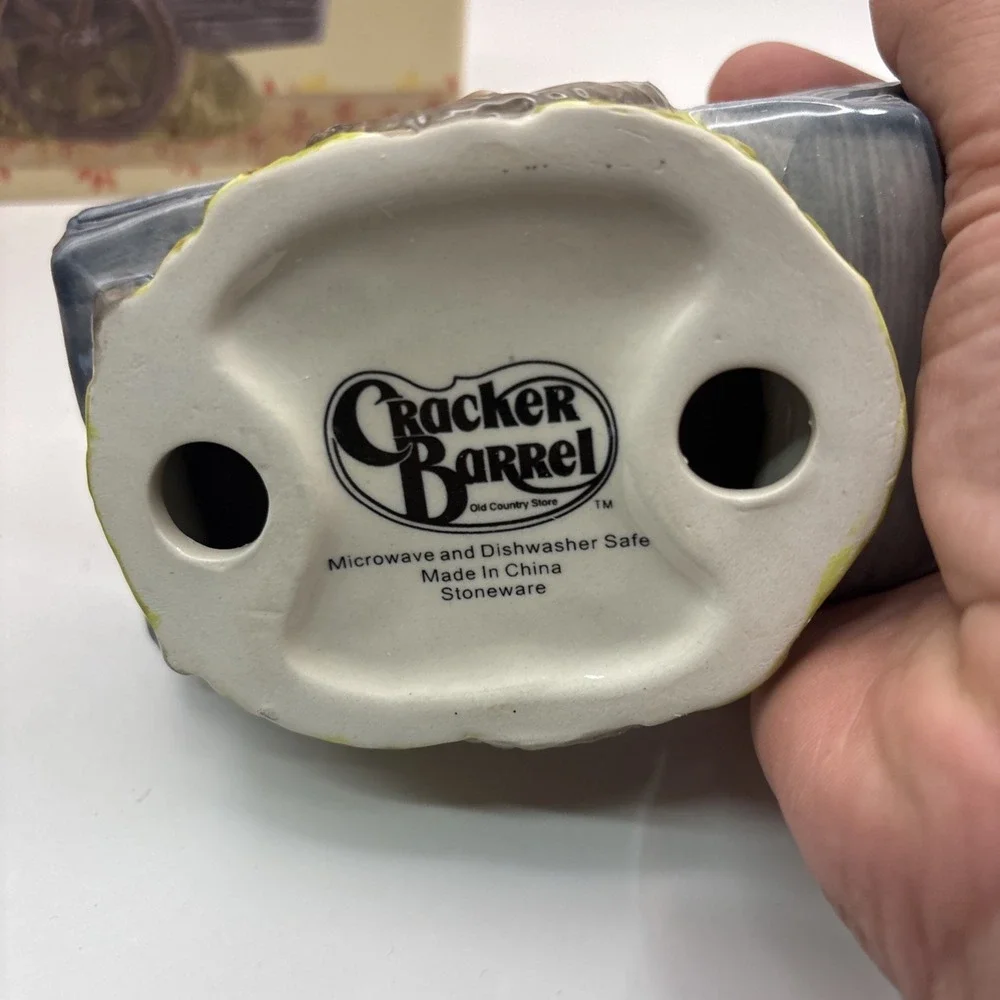 Cracker Barrel~Stoneware Salt & Pepper Pumpkins With Wagon~NIB